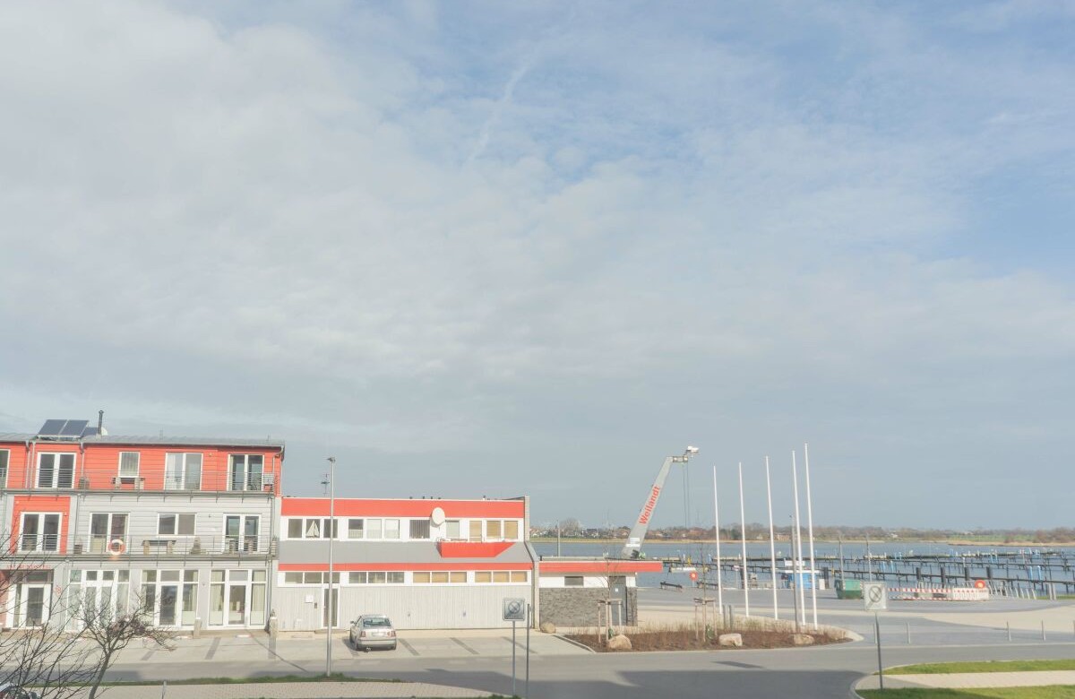 Aussicht von der Ferienwohnung für 2 Personen auf den Yachthafen in Burgtiefe