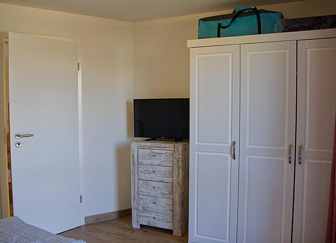 Schränke im Schlafzimmer der Inselblume 28 auf Fehmarn in Burg