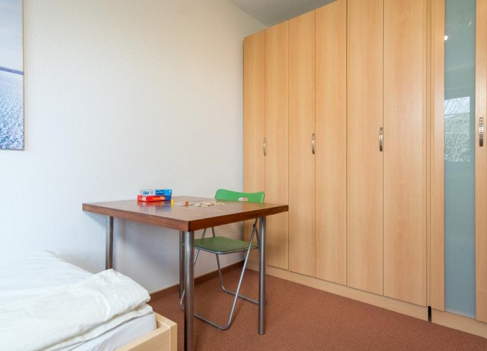 Tisch im 2. Schlafzimmer der Fewo in der Nähe von Edeka