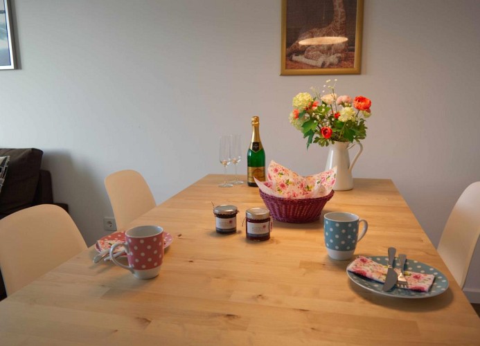 Esstisch für 4 Personen in der Ferienwohnung auf Fehmarn