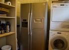Kühlschrank, Waschmaschine und Trocker im Abstellraum