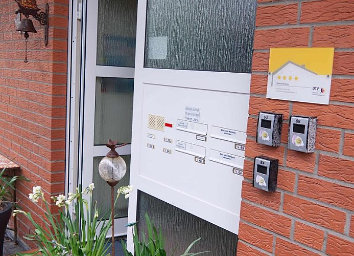 Eingang zu den Ferienwohnungen auf Fehmarn