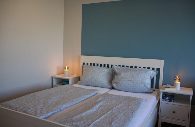 Doppelbett in der Ferienwohnung für 2 Personen am Yachthafen