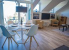 Essbereich im Wohnzimmer der Ferienwohnung Inselblume 78 in Burgtiefe