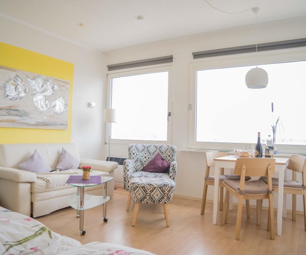 Wohn- Schlafzimmer der Ferienwohnung am Yachthafen in Burgtiefe auf Fehmarn