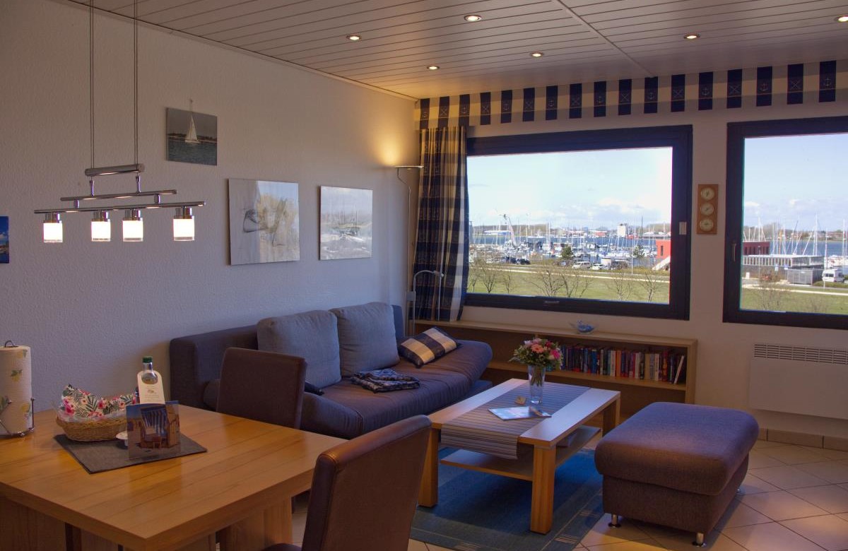 Das Wohnzimmer der Ferienwohnung Inselblume 45 am Yachthafen, direkt am Meer auf Fehmarn