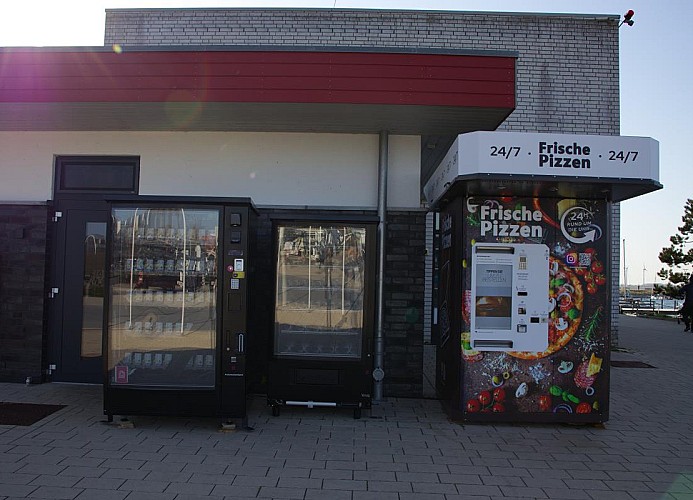 Pizza Automat am Yachthafen in der Nähe der Inselblume 45