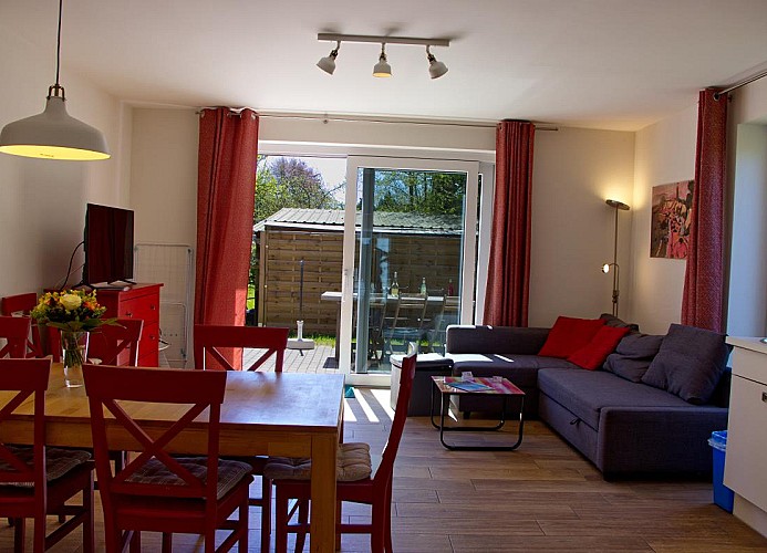 Wohnzimmer mit Esstisch in der Inselblume 28  in Burg auf Fehmarn