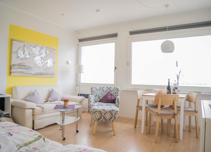 Wohn- Schlafzimmer der Ferienwohnung am Yachthafen in Burgtiefe auf Fehmarn