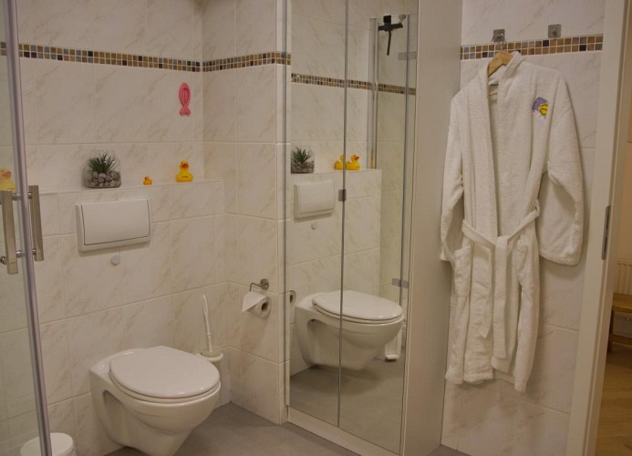 Schrank im Badezimmer der Fewo in Burgstaaken