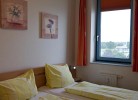 Doppelbett im Schlafzimmer der Ferienwohnung Inselblume 03 auf Fehmarn