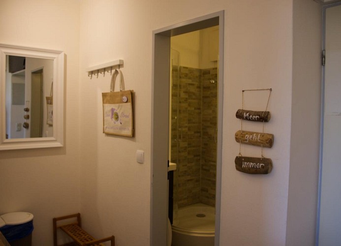 Tür von der Küche zum Badezimmer in der Inselblume 29
