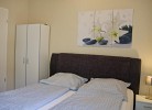 Schlafzimmer mit Doppelbett in der Ferienwohnung Inselblume 48 auf Fehmarn