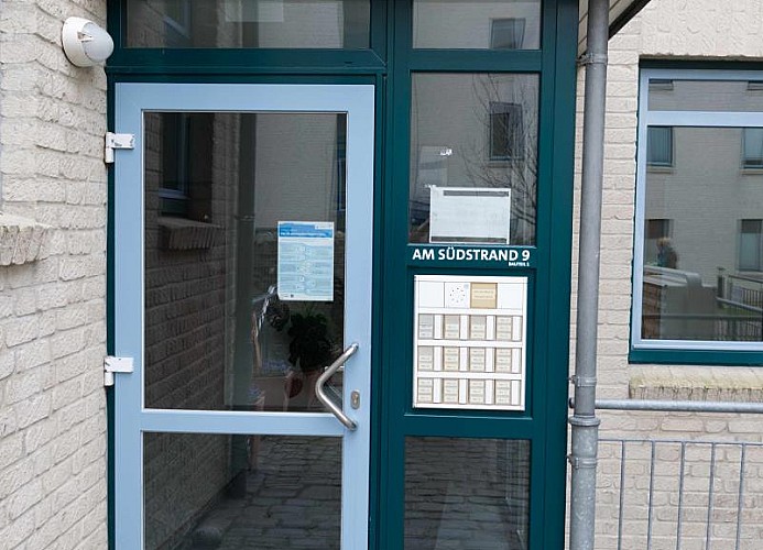 Eingang zur Strandburg in Burgtiefe am Südstrand