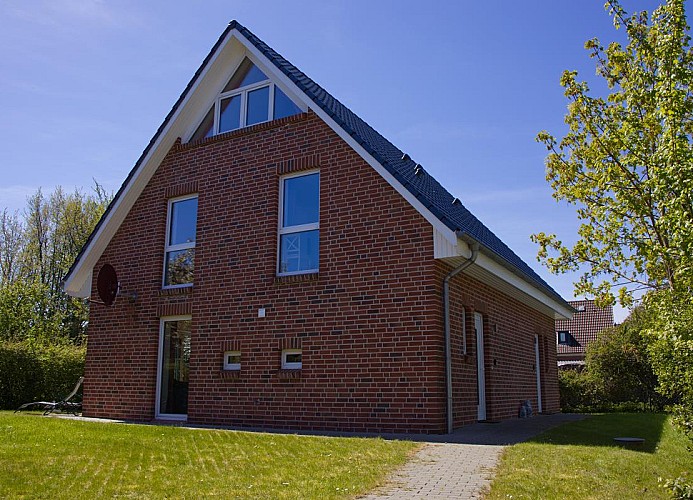 Blick auf das Ferienhaus in dem die Inselblume 27 und Inselblume 28 liegen