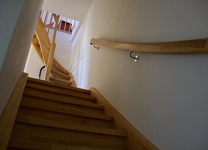 Treppe zur 1. Etage der Inselblume 27, mich Blick auf die Treppe in die 2. Etage