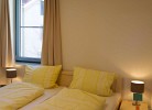 1. Schlafzimmer mit Doppelbett in der Ferienwohnung direkt am Südstrand auf Fehmarn