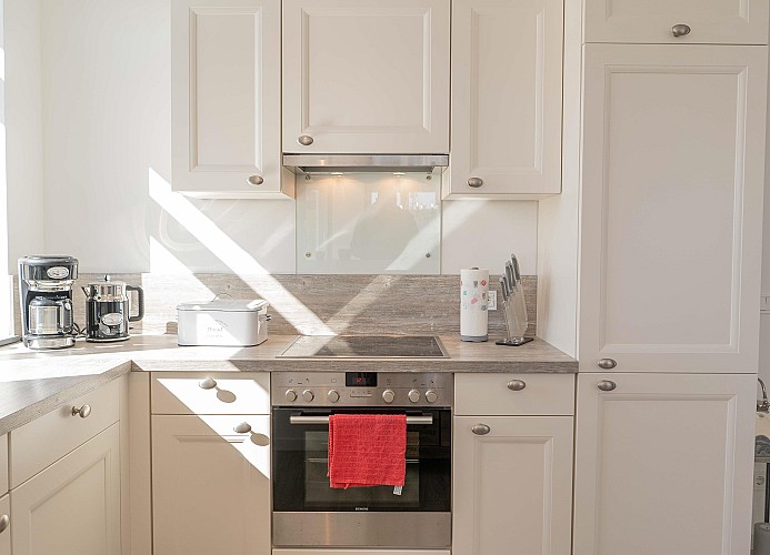 Anderer Blick auf die Küche in der Ferienwohnung in Burg auf Fehmarn