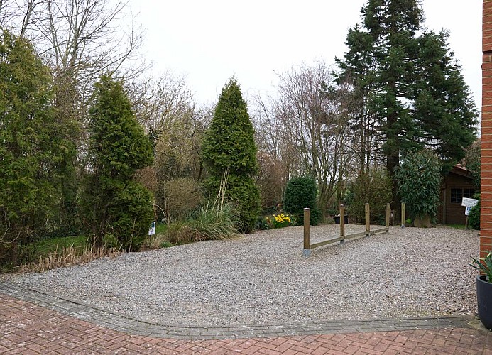 Parkplatz für die Ferienwohnungen in der Nähe von Burg auf Fehmarn