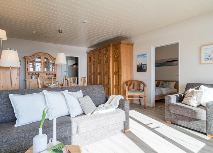 Wohnzimmer der Ferienwohnung Inselblume 76 für 4 Personen in Burgtiefe
