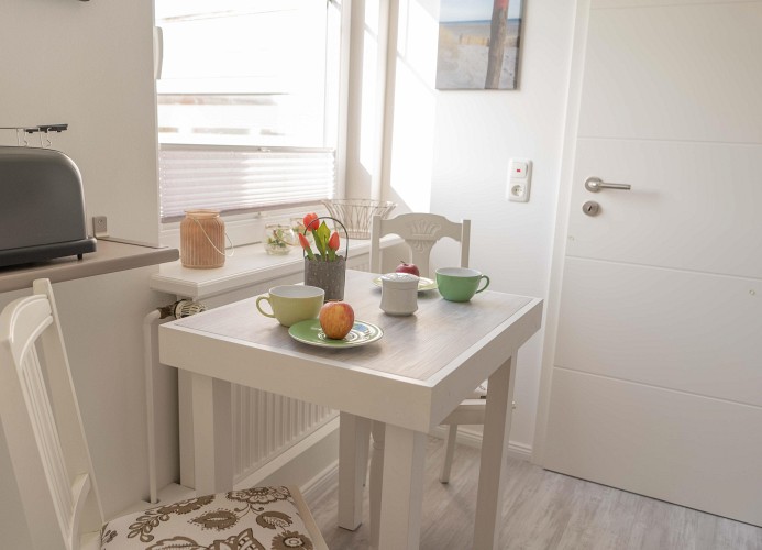 Esstisch in der Küche der Ferienwohnung für 2 Personen in Burg auf Fehmarn