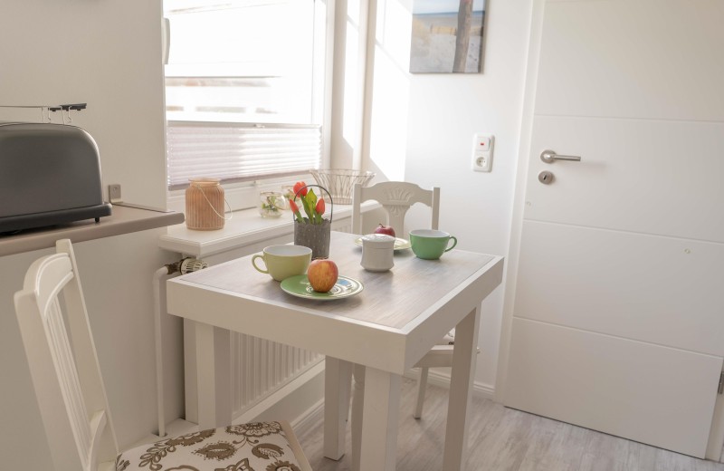 Esstisch in der Küche der Ferienwohnung für 2 Personen in Burg auf Fehmarn