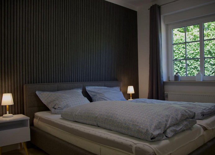 Doppelbett im Schlafzimmer der Fewo in Burgstaaken für 4 Person