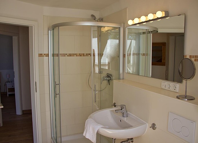 Badezimmer im Obergeschoss in der Inselblume 28 auf Fehmarn in Burg