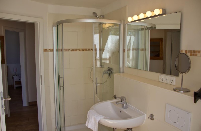 Badezimmer im Obergeschoss in der Inselblume 28 auf Fehmarn in Burg