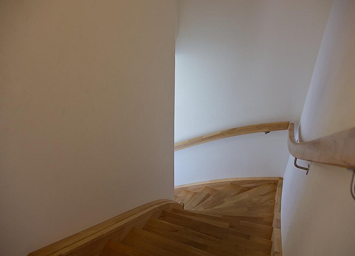 Treppe in die 1. Etage des Ferienhauses Inselblume 28
