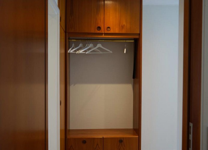 Blick vom Schlafzimmer auf den Flur und Eingangsbereich der Inselblume 82
