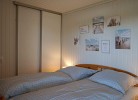 Doppelbett und Schrank in der Inselblume 82