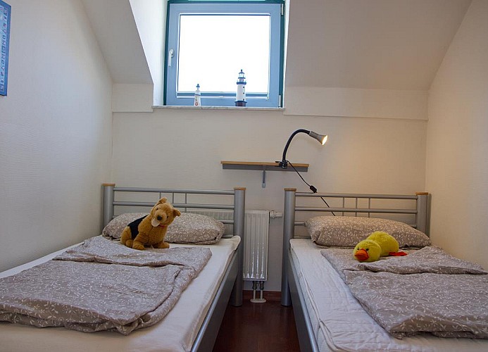 Einzelbetten in der Fewo mit Meerblick in der Strandburg