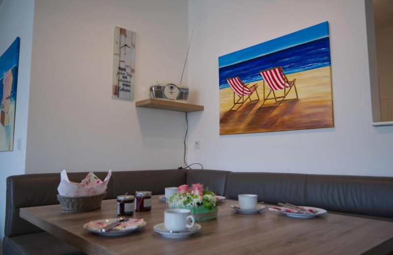 Esstisch in der Ferienwohnung für 4 Personen auf Fehmarn