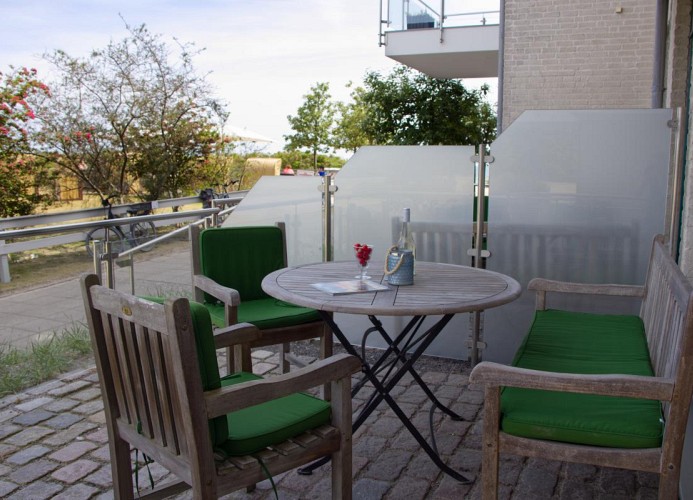 Sitzgelegenheiten der Inselblume 48 am Südstrand