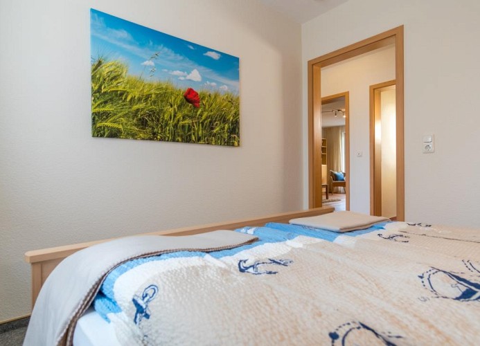 Schlafzimmer in der Fewo in der Nähe von Edeka in Burg auf Fehmarn