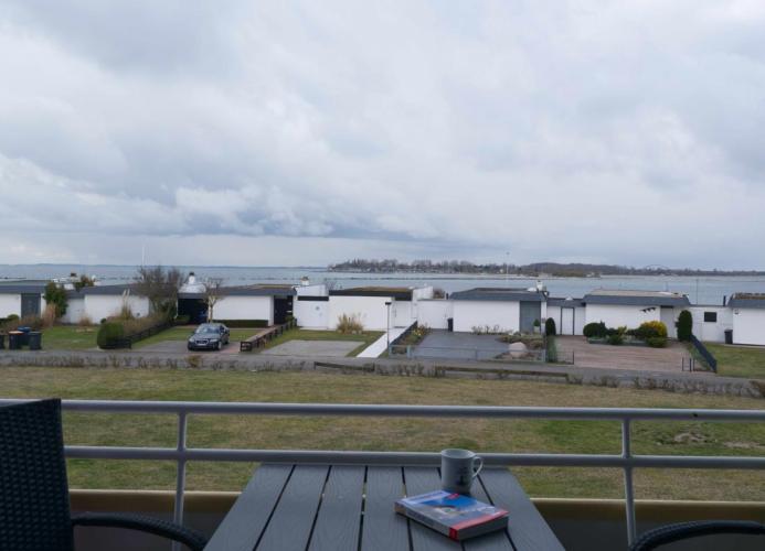 Direkter Blick aufs Meer vom Balkon der Ferienwohnung