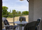 Balkon mit Balkonmöbeln der Inselblume 04