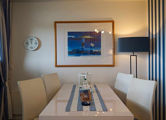 Esstisch in der Ferienwohnung in Burgtiefe am Südstrand auf Fehmarn