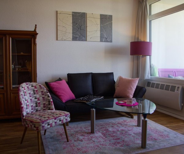 Wohnzimmer der Ferienwohnung Inselblume 79 auf Fehmarn direkt am Südstrand