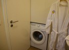 Waschmaschine im Badezimmer im Erdgeschoss der Inselblume 28