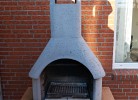 Grill auf der Terrasse im Garten der Ferienwohnung mit Hund auf Fehmarn